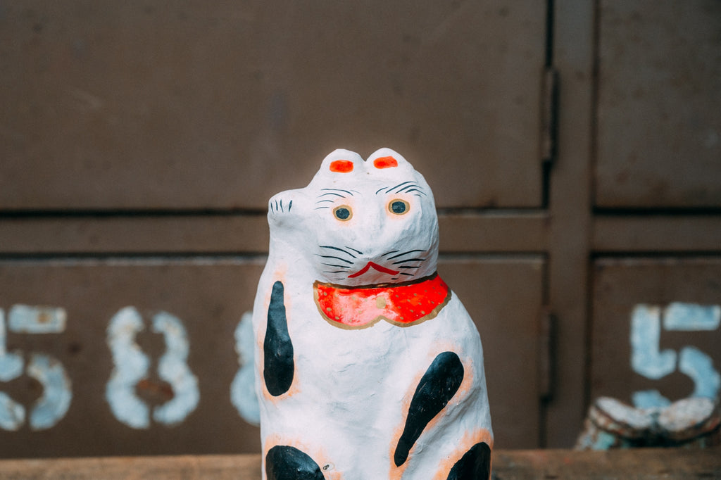 郷土玩具の張り子猫