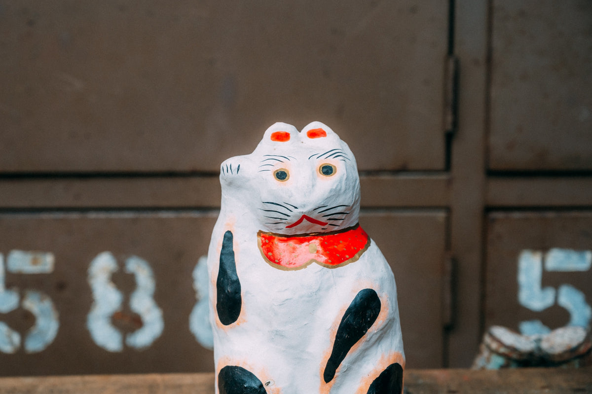 郷土玩具の張り子猫