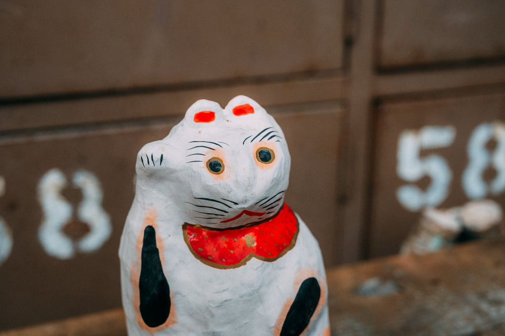 郷土玩具の張り子猫