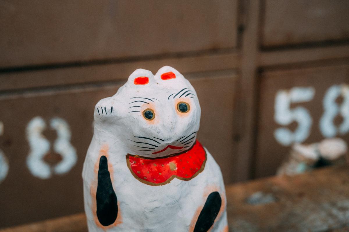 郷土玩具の張り子猫