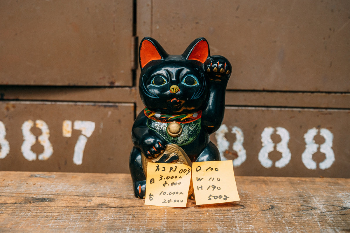 魔除け・厄除けの黒招き猫