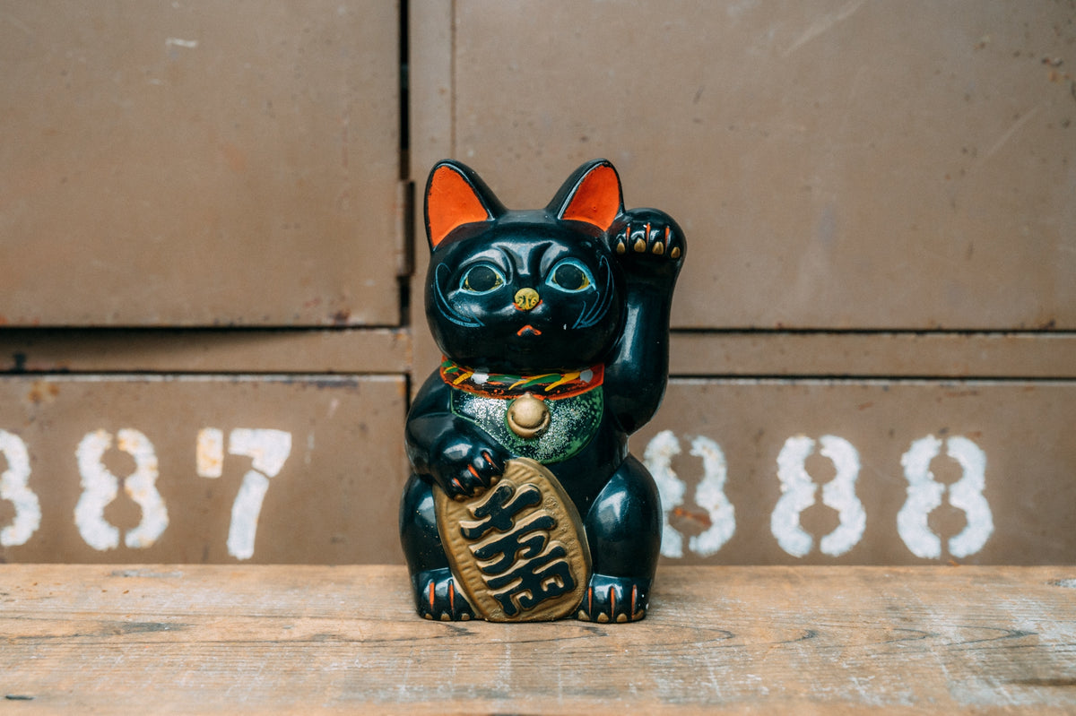 魔除け・厄除けの黒招き猫