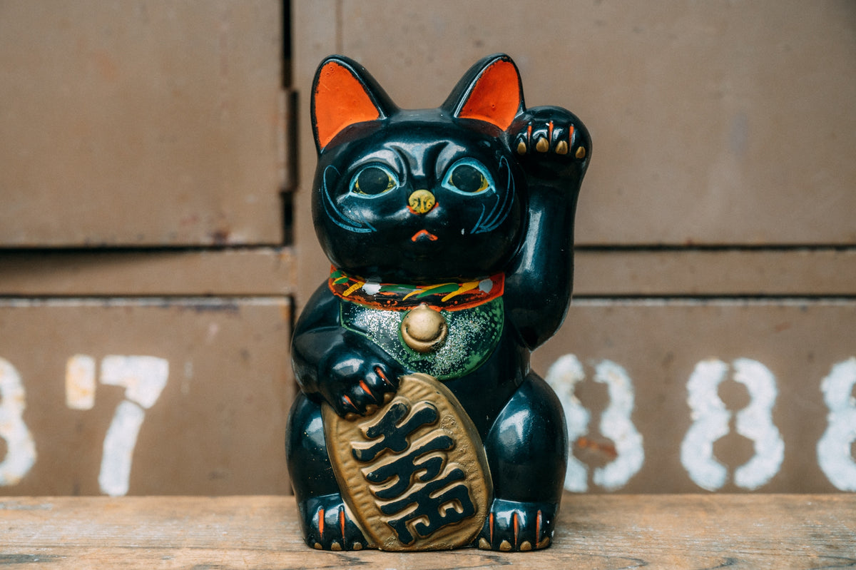 魔除け・厄除けの黒招き猫