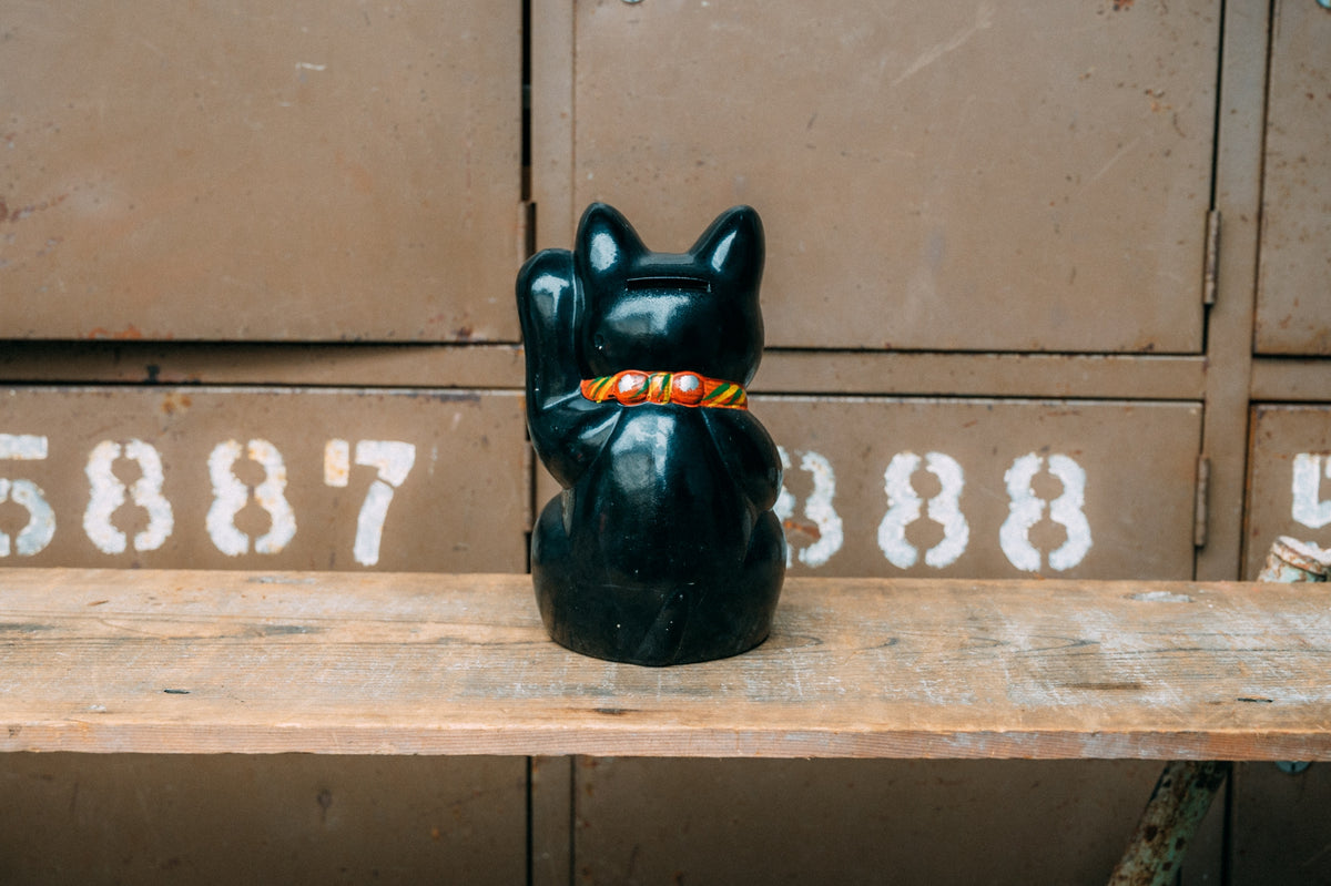 魔除け・厄除けの黒招き猫
