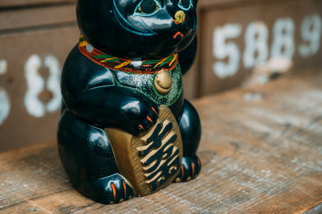 魔除け・厄除けの黒招き猫