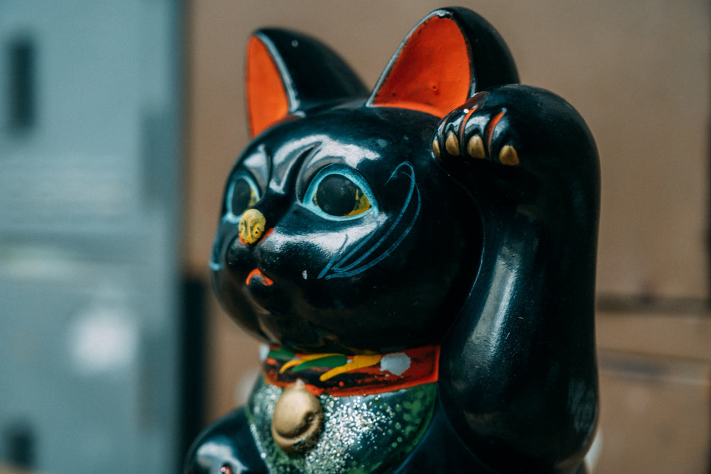 魔除け・厄除けの黒招き猫