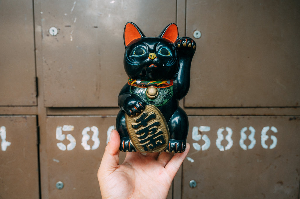 魔除け・厄除けの黒招き猫
