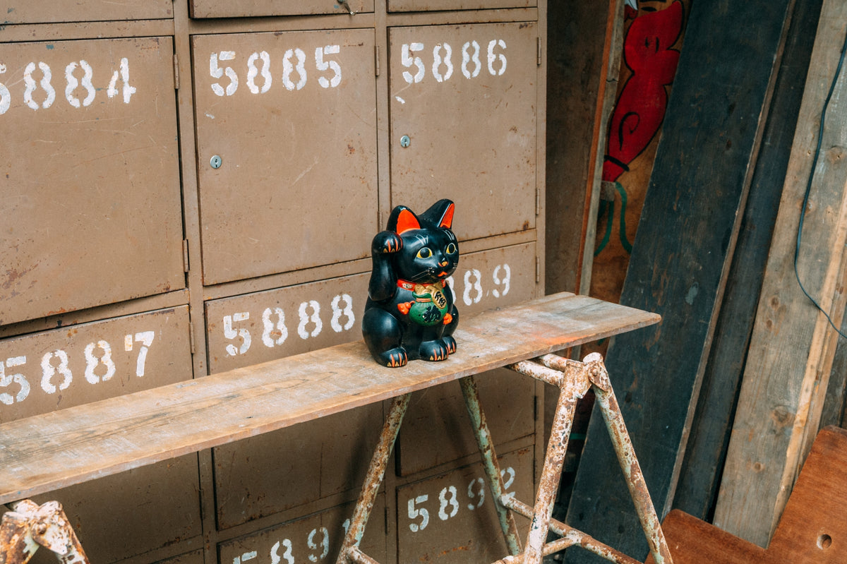 魔除け・厄除けの黒招き猫　大型
